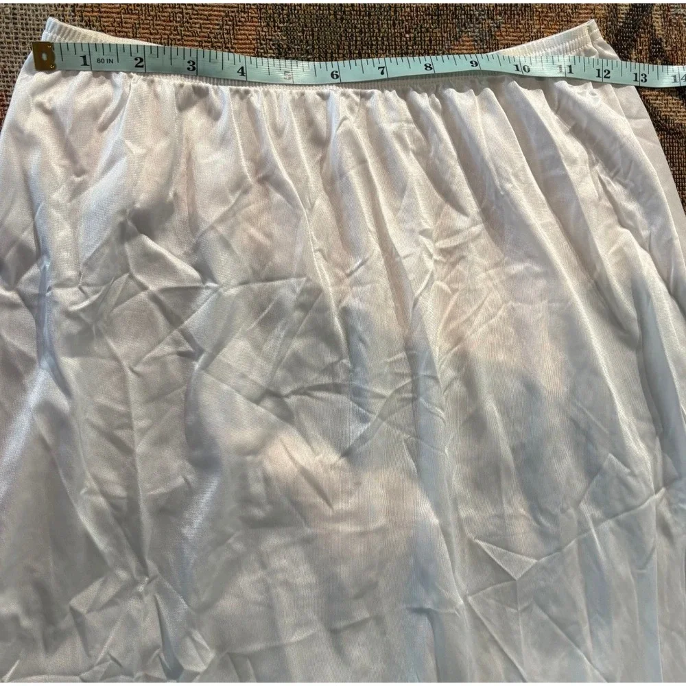 Vanity Fair White Nylon Half Slip Skirt Lace Trim Style 11-711 Size Medium‎ 28in